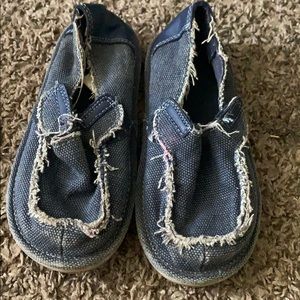 The children place toddler canvas loafers